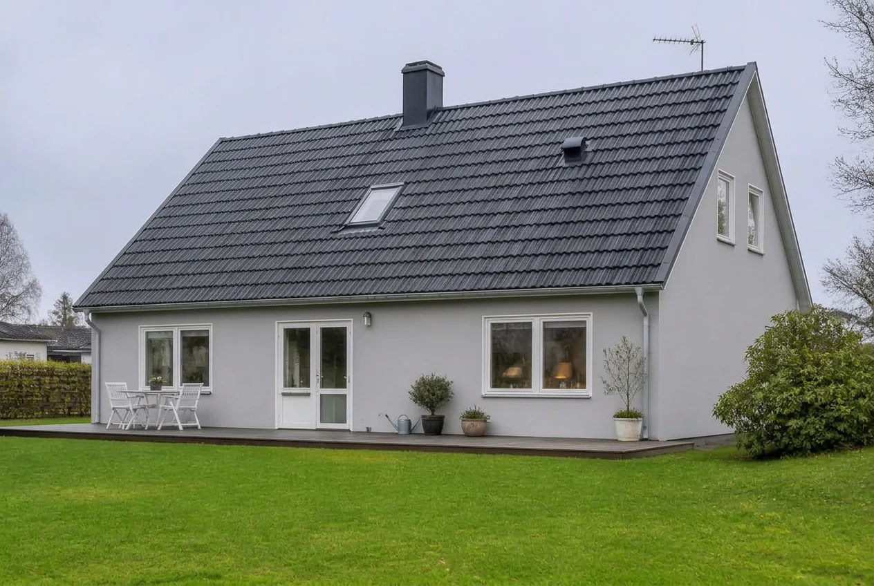 Tak målat i kulören Antracitgrå – Villa med betongpannor