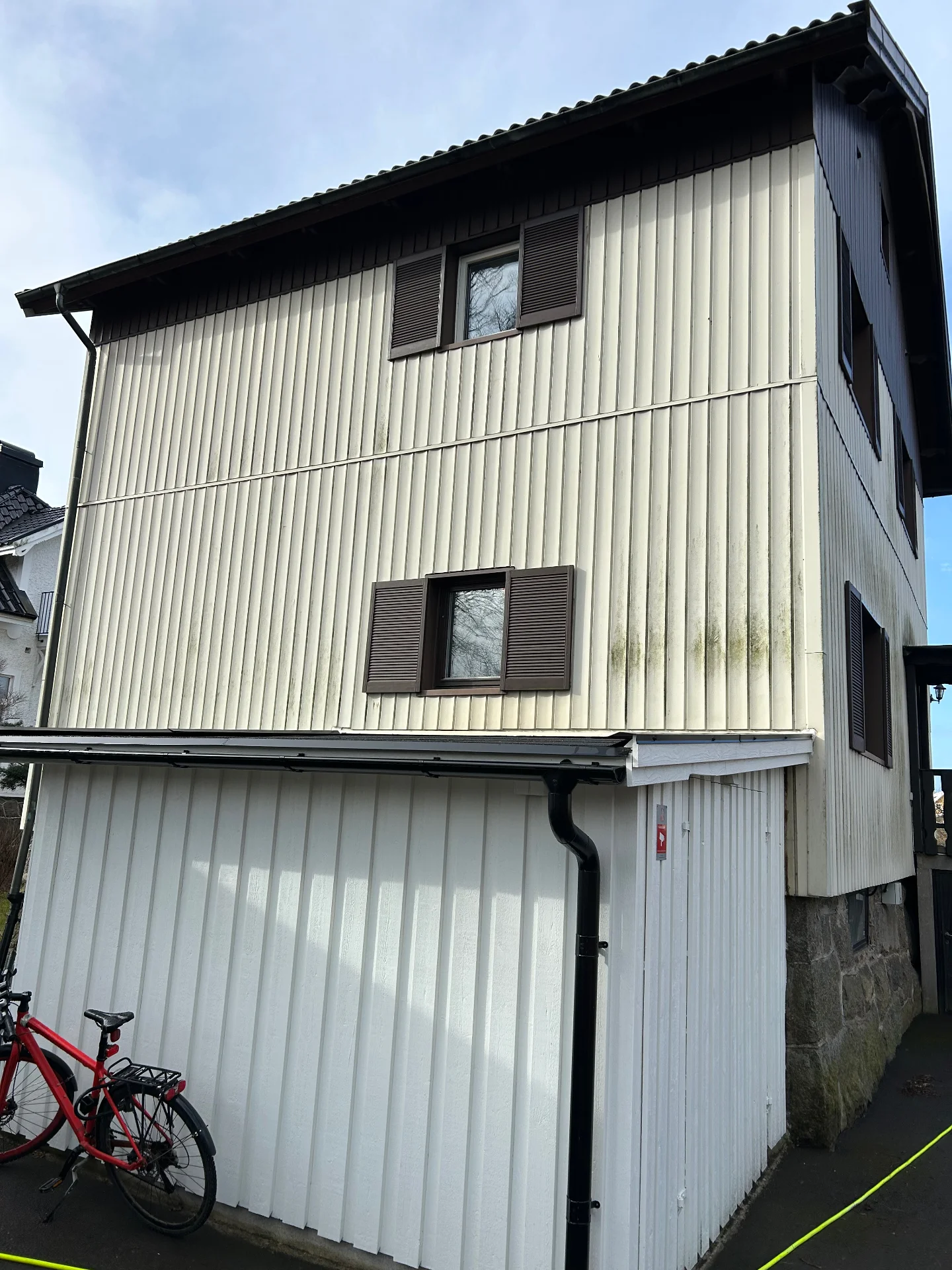 Fasadtvätt – Villa i Göteborg före (1)