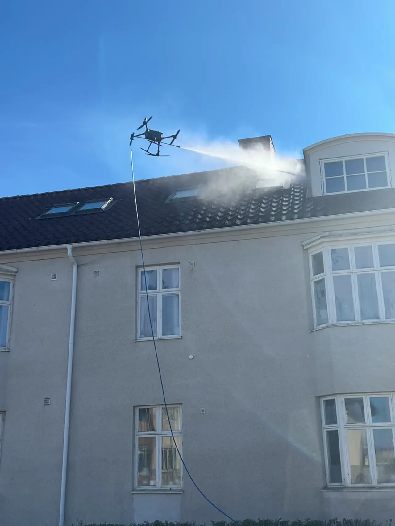 Taktvätt av större villa